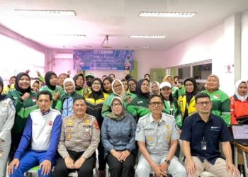 Puluhan pengemudi ojek online perempuan yang tergabung dalam komunitas Srikandi Ojol Jambi mengikuti edukasi safety riding di Gedung Safety Riding Center PT Sinar Sentosa Primatama, Rabu (29/4/2026). (Dok. Nahar)
