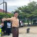 Personel Ditlantas Polda Jambi memberikan edukasi keselamatan berlalu lintas kepada siswa MAN 2 Kota Jambi dalam kegiatan Patroli Keamanan Sekolah (PKS), Kamis (9/9/2026). (Dok. Nahar)