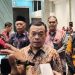 Al Haris memberikan keterangan kepada awak media usai RUPS-LB di Gedung Mahligai 9 Bank Jambi, Senin (20/4/2026). (Dok. Stepanus)