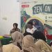 Personel Ditlantas Polda Jambi memberikan edukasi keselamatan berkendara kepada mahasiswi dalam kegiatan Police Go To Campus di Universitas Muhammadiyah Jambi, Selasa (21/4/2026), (Dok. Nahar)