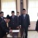 Kepala Kantor Wilayah Kementerian Hukum Jambi Jonson Siagian saat melantik pejabat nonmanajerial, analis hukum, serta anggota PAW MPD Notaris di Aula Pengayoman Kanwil Kemenkum Jambi, Rabu (22/4/2026). (Dok. Erit)