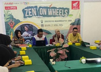 Peserta seminar mengikuti kegiatan edukasi keselamatan berkendara “Zen on Wheels” yang digelar PT Sinar Sentosa Primatama (Sinsen) bersama Ditlantas Polda Jambi di Universitas Muhammadiyah Jambi, Selasa (21/4/2026) (Dok. Erit)