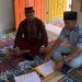 Petugas Jasa Raharja Wilayah Jambi menyerahkan dokumen santunan kepada ahli waris korban kecelakaan lalu lintas di Desa Pematang Gajah, Muaro Jambi, Rabu (22/4/2026). (Dok. Stepanus)