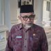 Sekda Provinsi Jambi, Sudirman, memberikan keterangan terkait penataan jabatan eselon II melalui seleksi terbuka dan job fit di lingkungan Pemprov Jambi, Kamis (23/4/2026). (Dok, Stepanus)