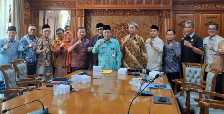 Poto bersama usai Rapat koordinasi Komnas HAM bersama Pemerintah Provinsi Jambi membahas 10 kasus dugaan pelanggaran HAM di wilayah Jambi, (Dok Stepanus)