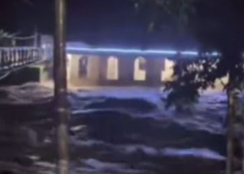Tangkapan layar akun tiktok @Ojaa banjir bandang di Desa Simpang Narso, Kecamatan Batang Asai, Kabupaten Sarolangun (Dok.akun tiktok @Ojaa)