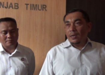 Kasat Narkoba Polres Tanjab Timur AKP Charles M. Sitorus memberikan keterangan terkait penangkapan seorang kurir sabu di wilayah Muara Sabak–Kuala Jambi, Senin (27/4/2026). (Dok. Daus)