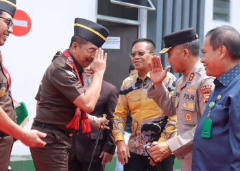 Kapolda Bengkulu Irjen Pol Mardiyono, S.I.K., M.Si. menghadiri undangan ramah tamah dan silaturahmi Kepala Kejaksaan Tinggi (Kajati) Bengkulu yang baru, Saiful Bahri Siregar, S.H., M.H., Kamis (30/4). (foto:yola)