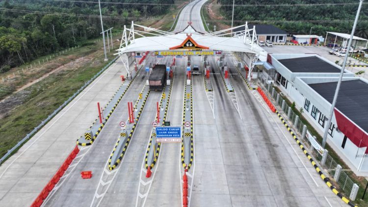 Kendaraan melintas di Gerbang Tol Pijoan, Jambi (Dok. Humas HK)
