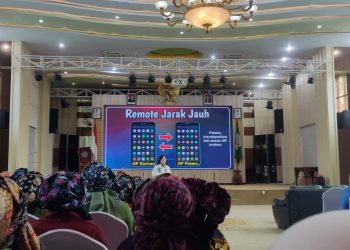 Wali Kota Jambi Maulana membuka kegiatan edukasi dan inklusi keuangan bagi perempuan di Aula Griya Mayang, Senin (20/4/2026). (Dok. Erit)