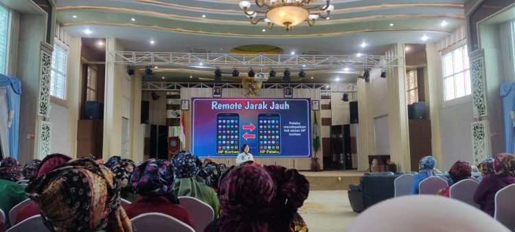Wali Kota Jambi Maulana membuka kegiatan edukasi dan inklusi keuangan bagi perempuan di Aula Griya Mayang, Senin (20/4/2026). (Dok. Erit)