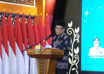 Wakil Gubernur Jambi Abdullah Sani menyampaikan sambutan saat menghadiri pelantikan DPW APPSI Provinsi Jambi di Auditorium Rumah Dinas Gubernur Jambi, Senin (20/4/2026) malam. (Dok. Stepanus)