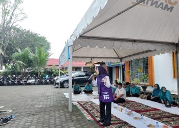 Ketua TP PKK Provinsi Jambi Hesnidar Haris menyampaikan sambutan saat kegiatan Pojok Berkah pembagian sarapan bergizi di Sekretariat TP PKK Provinsi Jambi, Rabu (22/4/2026). (Dok. Stepanus)