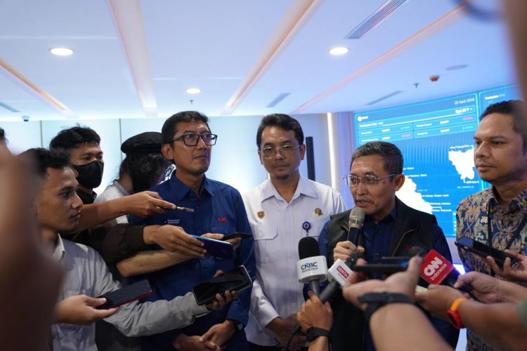 Direktur Utama Hutama Karya Koentjoro memberikan keterangan kepada awak media usai peluncuran aplikasi Mozy dan peresmian Command Center pengelolaan jalan tol di Jakarta, Rabu (22/4/2026). (Dok. Humas HK)