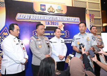 Sejumlah pejabat dari tiga pilar Samsat memberikan keterangan kepada media usai Rapat Koordinasi Pembina Samsat Tahun Anggaran 2026 di Semarang, Jawa Tengah, Selasa (22/4/2026). (Dok. Humas JR Jambi)