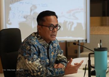 Direktur Utama Hutama Karya Koentjoro menyampaikan paparan kinerja keuangan tahun buku 2025 serta rencana pengembangan Jalan Tol Trans Sumatra dalam rapat bersama BP BUMN di Jakarta, Kamis (23/4). (Foto: Dhika Septa/BP BUMN)