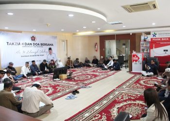 Ketua Umum PWI Pusat Akhmad Munir bersama pengurus dan anggota mengikuti takziah serta doa bersama tujuh hari wafatnya Sekjen PWI Pusat Zulmansyah Sekedang di Gedung Dewan Pers, Jakarta Pusat, Jumat (24/4/2026). (Dok. PWI)
