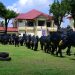 Personel gabungan Polda Jambi melakukan simulasi pengendalian massa dalam latihan Sistem Pengamanan Kota (Sispamkota) di Lapangan Hijau Polresta Jambi, Sabtu (25/4/2026). (Dok. Nahar)
