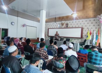 AKBP Dadang Djoko Karyanto saat memberikan kuliah manajemen antikorupsi kepada mahasiswa di Universitas Islam Mambaul Ulum Jambi, Minggu (26/4/2026) (Dok. Nahar)