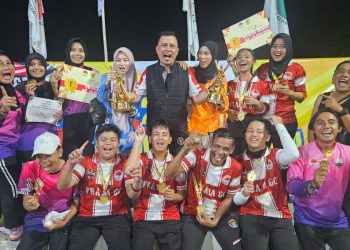 Tim Praja Gateball Club (GC) Jambi berpose usai meraih gelar juara pada Turnamen Gateball Piala Wali Kota Jakarta Utara. (Dok. Bayu)