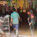 Personel TNI bersama warga membersihkan material banjir di salah satu rumah terdampak di wilayah Kabupaten Sarolangun, Jambi, Senin (27/4/2026). (Dok. Humas)