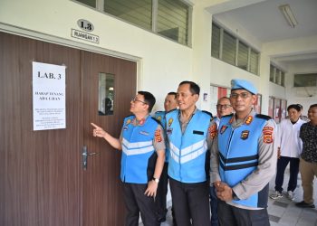 Wakapolda Jambi Brigjen Pol. B. Ali meninjau langsung pelaksanaan tes psikologi penerimaan Bintara Polri Tahun Anggaran 2026 di Kampus Unama Tehok, Kota Jambi, Senin (27/4/2026) (Dok. Nahar)