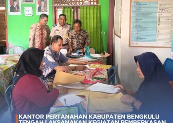 Kantor Pertanahan Kabupaten Bengkulu Tengah menggelar pemberkasan di tiga desa, Kamis (23/4/2026). (foto:yola)