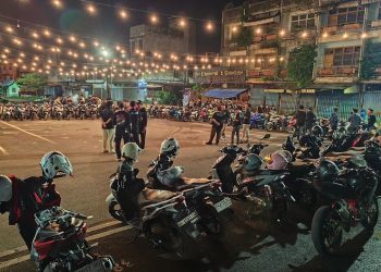 Puluhan anggota komunitas Honda mengikuti kegiatan Vario Night Ride di Kota Jambi, Jumat (24/4/2026).(Dok. Stepanus)