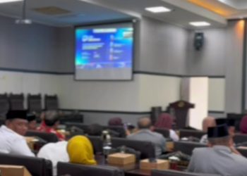 Pimpinan dan anggota DPRD Kabupaten Blitar mengikuti Live Talk Show Pencegahan Korupsi bagi Pimpinan Daerah Tahun 2026 secara virtual di ruang rapat, Kamis (16/4/2026). (Dok. Humas)