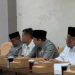 Anggota DPRD Kabupaten Blitar bersama perwakilan pondok pesantren dan instansi terkait saat mengikuti rapat kerja penyusunan Naskah Akademik dan Raperda Fasilitasi Pondok Pesantren di Ruang Komisi IV, Kamis (16/4/2026). (Dok. Humas)