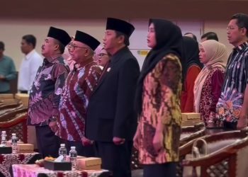 Wakil Ketua I DPRD Kabupaten Blitar M. Rifa’i bersama anggota Komisi II saat menghadiri pengukuhan Pimpinan Dekopinda Kabupaten Blitar periode 2025–2030 di Ruang Candi Penataran, Kantor Bupati Blitar, Sabtu (18/4/2026). (Dok. Humas)