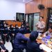 Kabid Humas Polda Jambi Kombes Pol. Erlan Munaji memberikan arahan saat pelatihan peningkatan kemampuan bidang perencanaan dan administrasi (Renmin) bagi personel Bidhumas di ruang multimedia Polda Jambi, Selasa (28/4/2026). (Dok. Nahar)