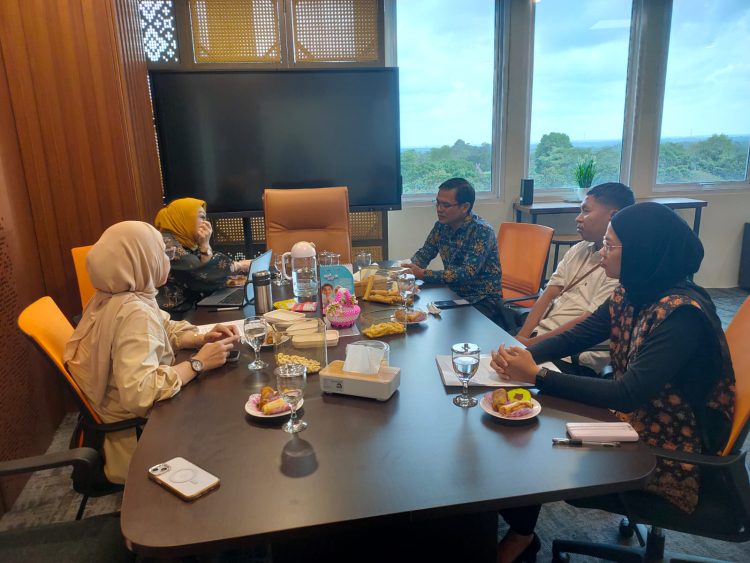 Perwakilan Ombudsman RI Provinsi Jambi saat melakukan pemantauan pelaksanaan UTBK SNBT 2026 di Universitas Jambi, Selasa (28/4/2026) (Dok. Stepanus)