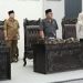 Pimpinan dan anggota DPRD Kabupaten Blitar bersama jajaran eksekutif berdiri khidmat dalam Rapat Paripurna pembahasan LKPJ Bupati Tahun Anggaran 2025 di Graha Paripurna, Jumat (24/4/2026). (Dok. Edi)