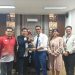 Pengurus PWI Kota Jambi berfoto bersama jajaran OJK Provinsi Jambi usai silaturahmi di Kantor OJK Jambi. (Dok. Stepanus)