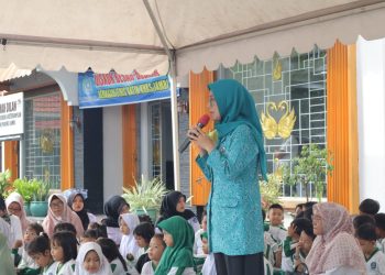 Kegiatan Rabu Berkah TP PKK Provinsi Jambi bersama Pokja Bunda PAUD membagikan sarapan bergizi kepada masyarakat di Sekretariat TP PKK Provinsi Jambi, Rabu (29/4/2026). (Dok. Stepanus)