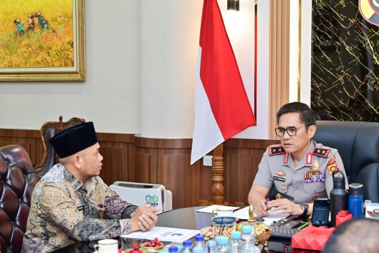 Kapolda Jambi Irjen Pol. Krisno H. Siregar menerima audiensi Kepala Kanwil HAM Jambi Sukiman di ruang kerja Kapolda, Rabu (29/4/2026). (Dok. Humas)