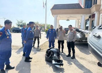 Wakapolda Jambi Brigjen Pol. B. Ali meninjau langsung peralatan SAR milik Ditpolairud Polda Jambi saat kunjungan kerja di Mako Ditpolairud, Kamis (30/4/2026), (Dok. Humas)