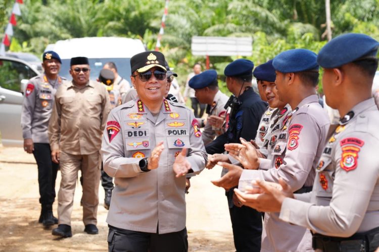 Peresmian pertapakan Mako Brimob dan penyerahan hibah lahan, Kegiatan ini dipimpin langsung oleh Wakapolri, Komjen Pol. Prof. Dr. Dedi Prasetyo. (Foto:yola)