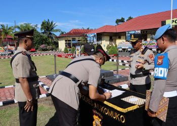 Kapolres Mukomuko menggelar upacara sertijab, berlangsung di halaman Mapolres Mukomuko, Jumat (24/4/2026). (Foto:yola)