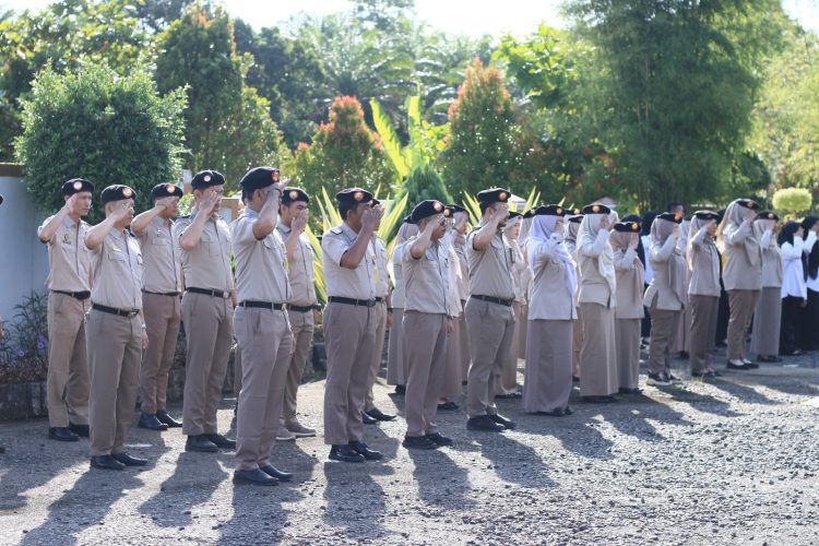 Kantor Pertanahan Kabupaten Bengkulu Tengah mengikuti apel pagi, Senin (13/4/2026). (Foto:yola)