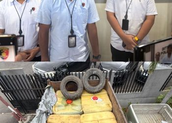 Barang bukti BBM subsidi jenis Bio Solar dan kendaraan dump truck yang diamankan Polda Bengkulu dalam kasus penyalahgunaan distribusi energi. (Foto:yola)