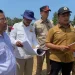 Komisi III DPRD Provinsi Bengkulu bersama BPBD, Dinas PUPR, kepala desa, dan kontraktor melakukan sidak ke lokasi ambrolnya Jembatan Air Matan di Seluma Selatan untuk memastikan penyebab kerusakan proyek infrastruktur tersebut. (foto: ist)