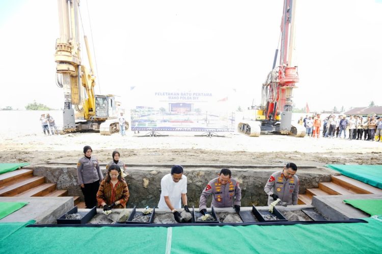 Kapolri Jenderal Listyo Sigit Prabowo menghadiri peletakan batu pertama Mapolda Daerah Istimewa Yogyakarta, Minggu (3/5/2026). (Foto:yola)