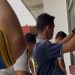 Petugas Lapas Kelas IIB Muara Bungo melakukan razia rutin di kamar hunian warga binaan Blok Anggrek Kamis (7/5/2026). (Dok. Humas)