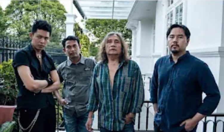 Musisi rock Heri Batara bersama personel (Dok. seputramuskindo)