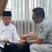Kepala Kantor Wilayah PT Jasa Raharja Jambi A.A.N. Agung Abimanyu berdiskusi dengan Gubernur Jambi Al Haris dalam kegiatan Sharing and Caring di Jambi, Selasa (12/5/2026), (Dok. Redaksi)