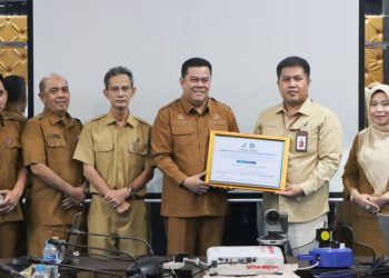 Sekda Kabupaten Bintan, Ronny Kartika (tengah), bersama jajaran saat membuka kegiatan Advokasi Program Prioritas Nasional keamanan pangan tahun 2026 di Ruang Rapat 2 Kantor Bupati Bintan, Selasa (28/4). (Dok. MC Bintan)