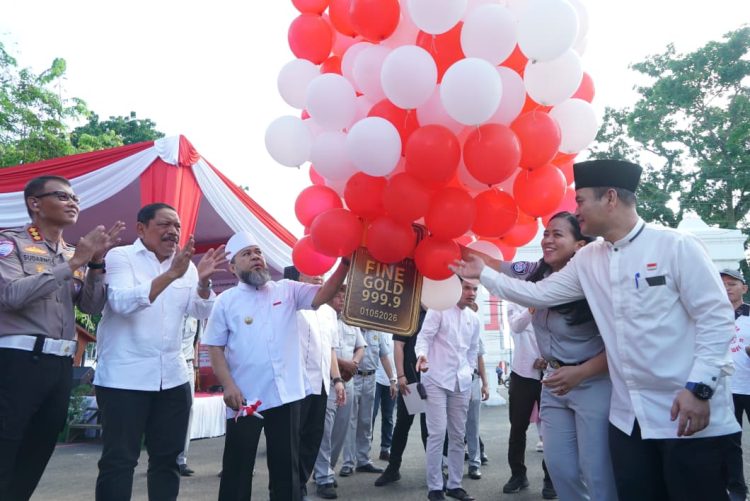 Pemerintah Provinsi Bengkulu meluncurkan program pemutihan pajak kendaraan bermotor sekaligus undian hadiah emas total 12 gram bagi wajib pajak taat, Jumat (1/5/2026). (Foto:yola)