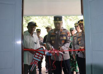 Kepedulian terhadap masyarakat terus diwujudkan melalui aksi nyata. Kapolda Bengkulu Irjen Pol. Mardiyono, S.I.K., M.Si., meresmikan program bedah rumah ke-70 bagi masyarakat kurang mampu, Sabtu (02/05/2026). (Foto:Yola)